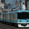 大津線の電車は形式の違いに関わらず、全て新デザインの塗装に統一される。写真は大津線の800系。