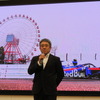 ホンダの山本モータースポーツ部長（背景はF1日本GPでのトロロッソ・ホンダ）。