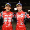 GT500クラスのポールを獲得した松田（左）とクインタレッリ。