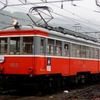 日本工業大学へ譲渡されることになったモハ103号。明治生まれの蒸気機関車とともに保存されることになった。