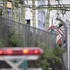 京急本線で快速特急とトラックが接触