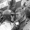 1966年ルマン、マイルズ（ヘルメット＆サングラス）とシェルビー。　《photo (c) Getty Images》