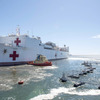 米海軍病院船マーシー（3月23日、サンディエゴ）