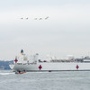 米海軍病院船コンフォート（3月30日、ニューヨーク）