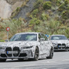 BMW M3セダン（手前）＆M4クーペ（奥）新型プロトタイプ（スクープ写真）