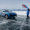 ロシア・バイカル湖の氷上で298km/hの最高速を計測したランボルギーニ・ウルス