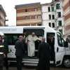 ローマ教皇、フィアットの商用バンでイタリア地震の被災地訪問
