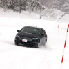 北海道・旭川の鷹栖テストコースを駆け抜けるインサイト（写真＝ホンダ提供）