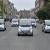 ダブリンの街中を行進する『i-MiEV』