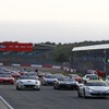 9月15日、英国シルバーストンサーキットで行われたフェラーリ964台のパレード