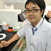 ブリヂストン 天然ゴム実験棟でゲノム解析を行なっていた稲見圭悟氏