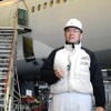 熟練の整備士が細部までチェック！JAL、成田の整備工場を公開