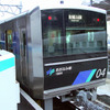 名古屋駅で発車を待つあおなみ線の1000形。ホームドア設置路線でSL列車が運転されるのは国内初とみられる。