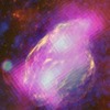 超新星残骸W44の画像。マゼンタがガンマ線画像。黄色、赤、青はそれぞれ、電波、赤外線、X線で得られている画像