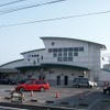 高徳線の志度駅。写真の橋上駅舎は1998年から使用を開始した。