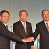 代表取締役社長 豊田章男（左）、代表取締役副会長（中） 内田山竹志、代表取締役会長 張富士夫（右）