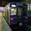 八戸駅に停車中の青い森鉄道の車両。