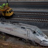 スペイン高速列車事故で大破した機関車