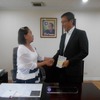 Virginia Torres・LTO副大臣とBEETフィリピン・中島徳至社長（右）