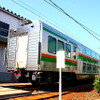 新潟県の新津車両製作所で製造されたE233系のグリーン車。