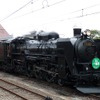 10月20日に高崎駅で蒸気機関車2両の同時発車が行われる。写真は『SLググっとぐんまみなかみ』をけん引するC61 20。