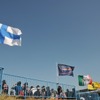 贔屓のドライバーやチームの旗がひらめく。レッドブル、フェラーリ、ロータスの人気が目立った