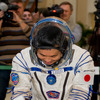 試験開始にあたり署名を行う若田宇宙飛行士（出典：JAXA／GCTC）