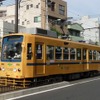 7022号は2005年、車体更新時の塗装に戻している。7001号の赤帯に対し、こちらは青帯だ。