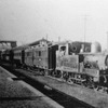 開業当時の東上鉄道（現在の川越市駅）。当時は電化されておらず、蒸気機関車が客車や貨車をけん引していた。