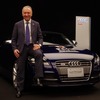 自ら選抜した「Audi×SAMURAI BLUE 11 Limited Edition」11台を発表したサッカー日本代表ザッケローニ監督