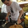 東京・世田谷の中古車店「リトル・ウッズ」で19日、20日開催されている「男前豆腐夏祭り in リトカフェ」
