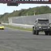 スーパーカーを従えて、オランダのサーキットを走行するメルセデスベンツ G63 AMG 6×6