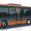 神戸市はLRT・BRTの導入可能性検討へ、民間事業者からコンセプト提案を募集する。画像は新潟のBRT車両として導入される連節バスの外観デザイン。朱色をシンボルカラーとして採用する