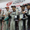 左からGT500優勝の中嶋、ロシター、GT300優勝の飯田、佐藤、吉本。