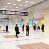 デジタルサイネージが整備された名古屋駅中央コンコースのイメージ。交通広告としては日本最大級のデジタルサイネージになるという。