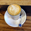 Prahran MarketのMarket Lane CoffeeでFlat Whiteを注文。メルボルンのカフェ文化を感じながらひと休み。