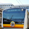 営業運行初日の10月4日は武蔵中川駅で出発式が行われる。写真は9月28日に登戸駅で展示されたE233系8000番台。