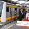 南武線の新型車両E233系が10月4日、営業運転を開始。一番列車の出発駅となった武蔵中原駅で行われたセレモニーで挨拶する総合車両製作所の滝田・専務取締役営業本部長