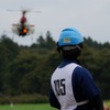 第23回産業用無人ヘリコプター全国飛行技術大会の競技風景（ヤマハRMAX TypeII Gとオペレーター）