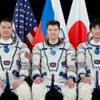 41Sクルーのバックアップクルーを務めた（左から）チェル・リングリン、オレッグ・コノネンコ、油井宇宙飛行士