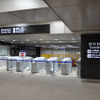 金沢駅の新幹線・在来線乗換改札口。既に「IRいしかわ鉄道」の表示が見られる。