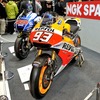 NGK スパークプラグを使用しているホンダ RC213Vとヤマハ YZR-M1