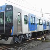 今夏から営業運行を開始する普通車用の新型電車「5700系」。7月26日に一般向けの試乗会が行われる。