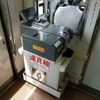 叡山電鉄は来年3月にICカードを導入する。写真は電車内に設置されている運賃箱。現在は磁気カードに対応した読み取り機能が搭載されている。