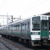 利府駅で発車を待つ普通列車。「嵐」のコンサートが開催される9月の計4日間、臨時列車の運行や定期列車の増結が行われる。