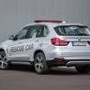 BMW X5 新型のPHVがフォーミュラE のレスキュー車に