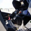 OH-1の操縦席。液晶モニターが並ぶ。