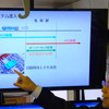JR西日本は無線を使用した列車制御システムの試験走行を報道陣に公開した。新システム用として試験区間には青い地上子を設置しており、走行位置情報の補正などを行う