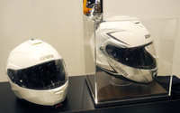 【東京モーターサイクルショー16】ワイズギアが提案する「究極のヘルメット」、多機能でもリーズナブル 画像