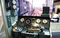 【駅と空港の設備機器展】103系運転台で軽量ホームドアを体験、ハンズフリー改札も…日本信号 画像